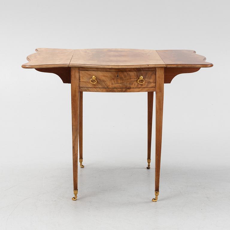 A mahogany drop leaf table from around the year 1900.