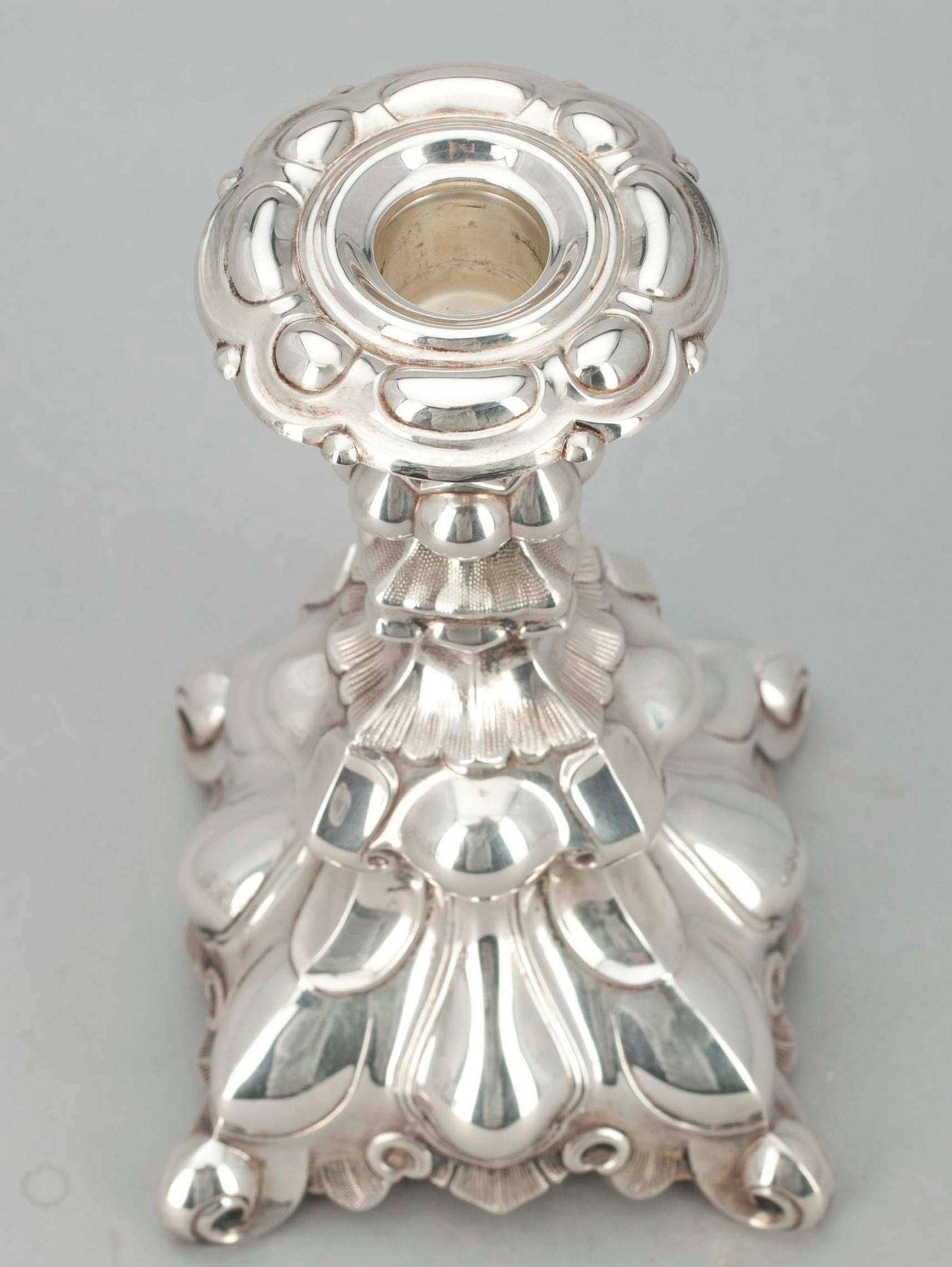 KANDELABER/LJUSSTAKE, silver, Kultakeskus Tavastehus 1984 och 1985. Tot. vikt inkl. fyllning 1304,9 gr.