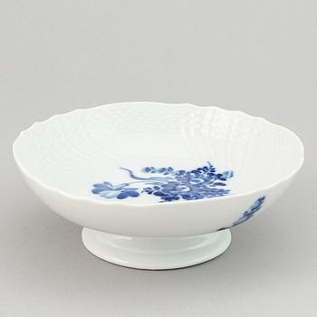 A 75 pcs Royal Copenhagen "Blå Blomst" porcelain part coffee service.