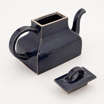 Signe Persson-Melin, tekanna, stengods, "Kinesen", Porslinsfabriken i Lidköping, numrerad 49/100.