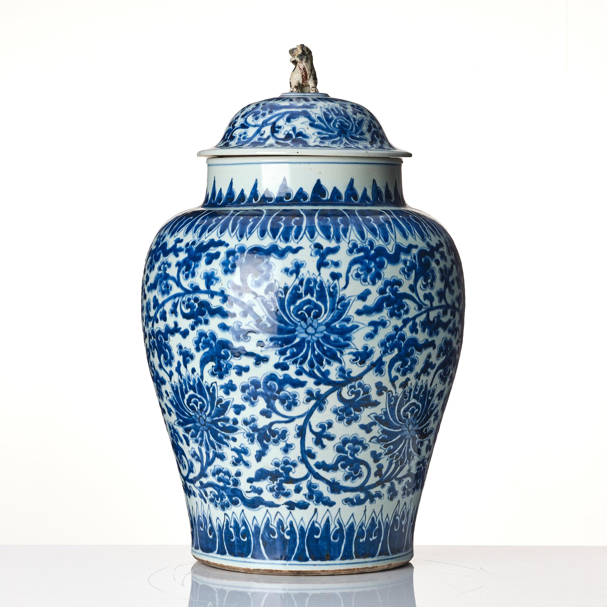 Praktvas, porslin. Qingdynastin, Kangxi (1662-1722).