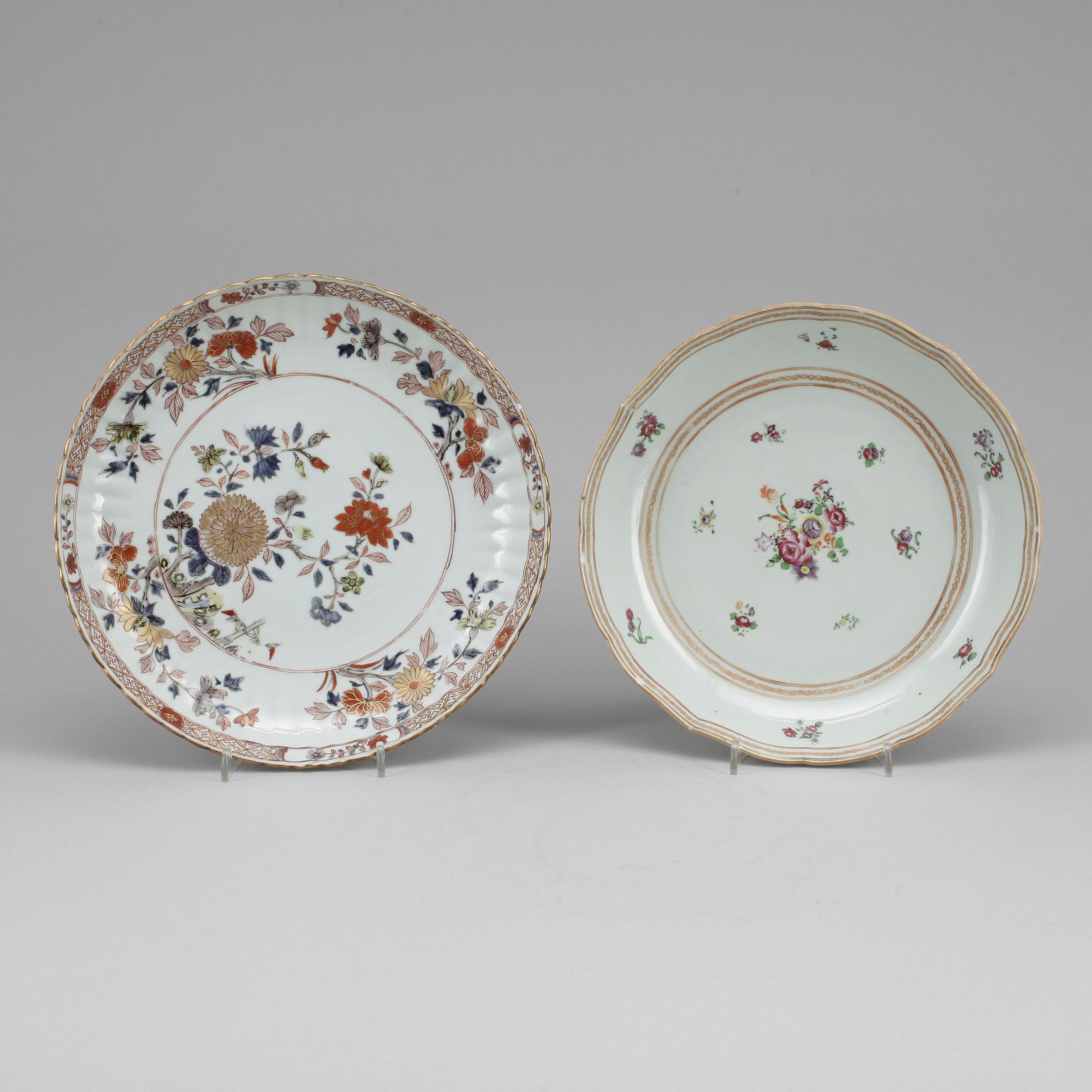 SKÅLFAT, 2 st, porslin Kina, bland annat Qianlong, 1700-tal.