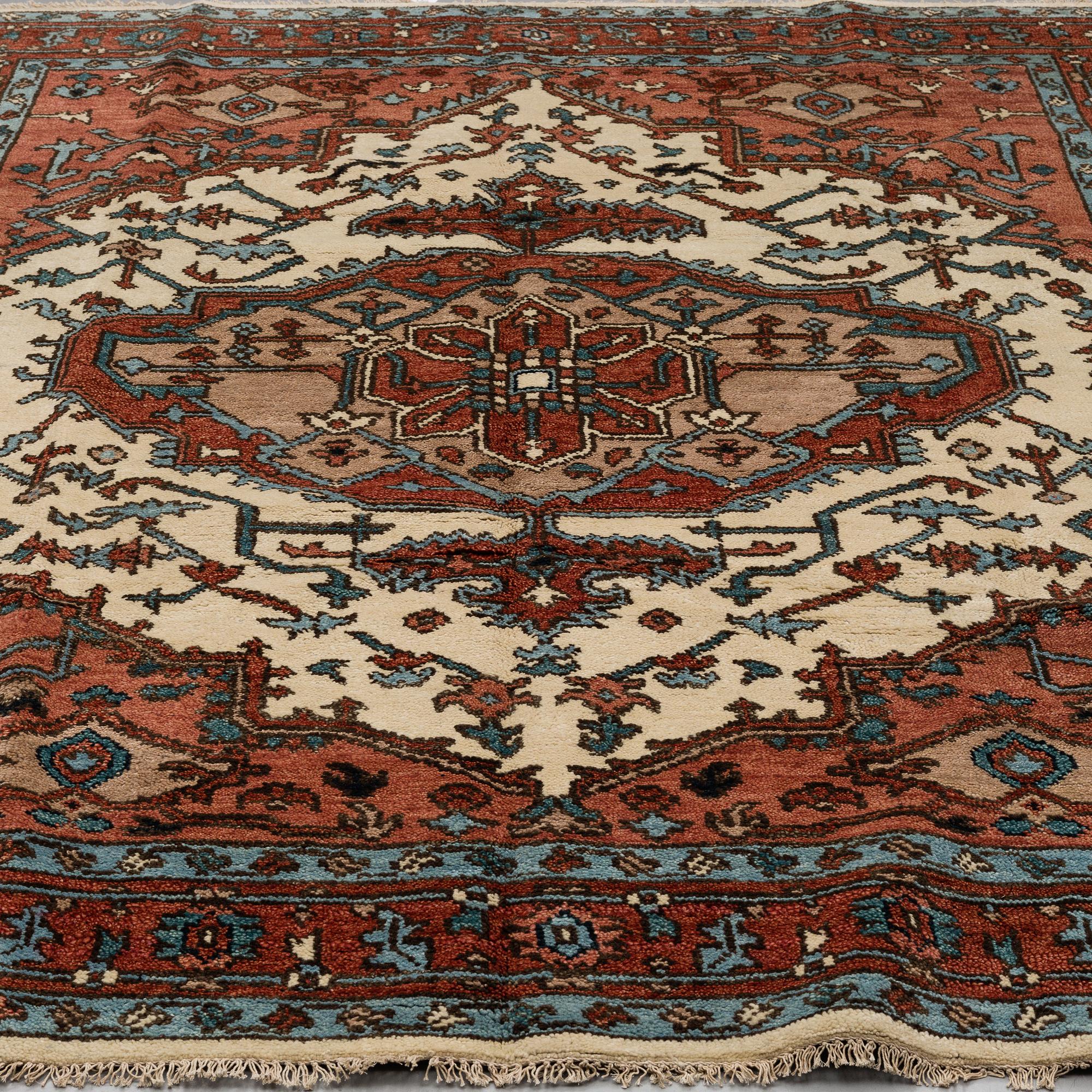 A CARPET, Heriz design, ca 299 x 245 cm.