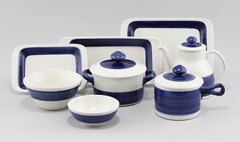 SERVISDELAR, 11 st, porslin, "Koka Blå", Hertha Bengtsson, Rörstrand, 1956-1988.