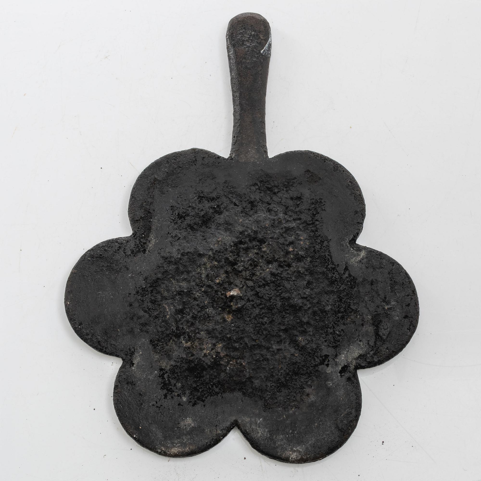 Plättjärn, två stycken, Sverige, 1700- / 1800-tal.