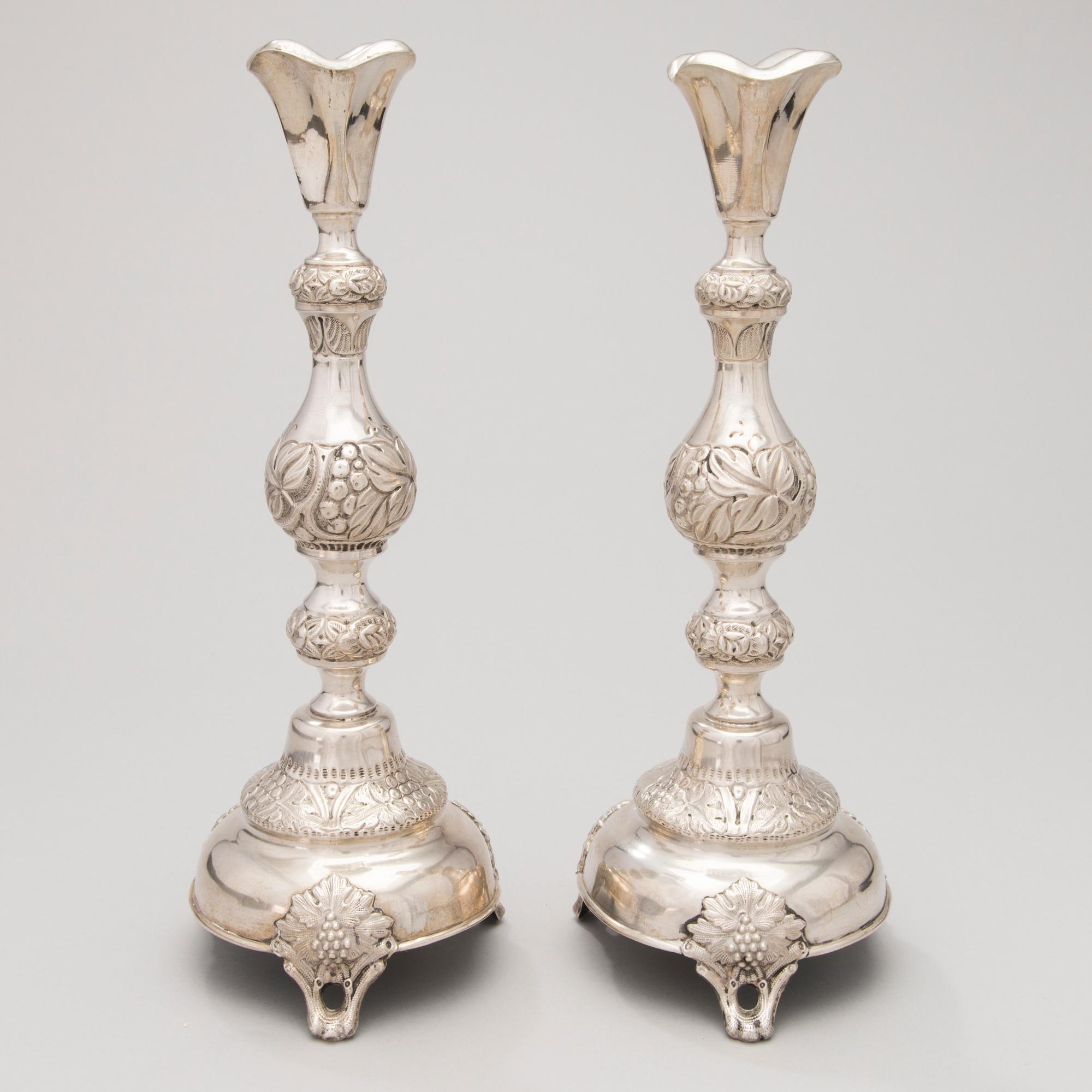LJUSSTAKAR, ETT PAR. silver, mästarstämpel FG, Warszawa, 1880-90-tal.
