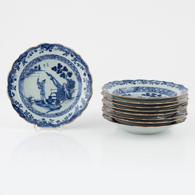 A 29-piece blue and white Chinese dinner service, Qianlong (1736-95).