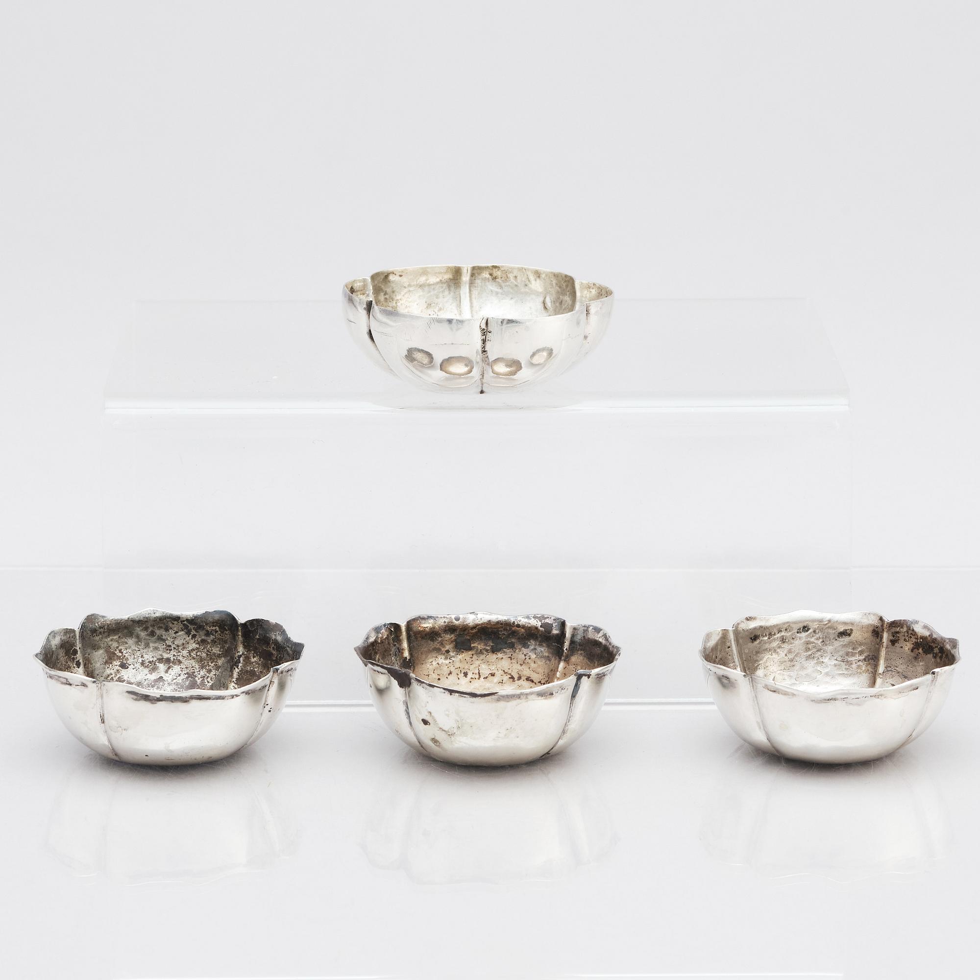Skålar, 3+1, låghaltigt silver, Kina, Qingdynastin.