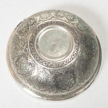 A mid 2oth century Persian silver box, mid-20th century. Total weight 189 grams.