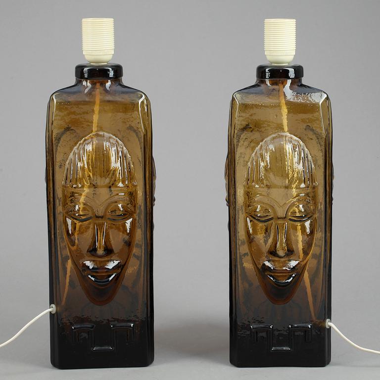 BORDSLAMPOR, ett par, glas, Ateljé Engberg, Urshult, 1900-talets andra hälft.