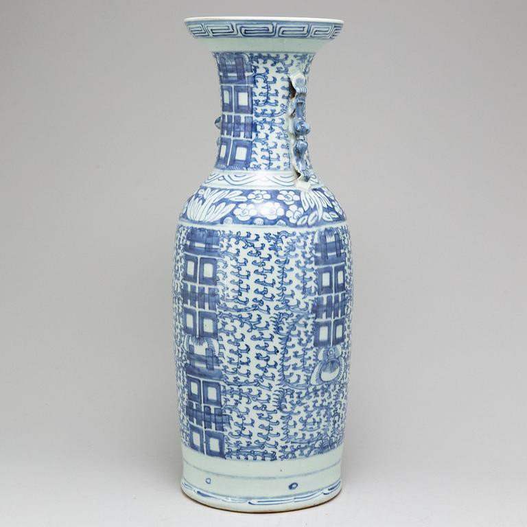 GOLVURNA, porslin. Kina, tidigt 1900-tal.