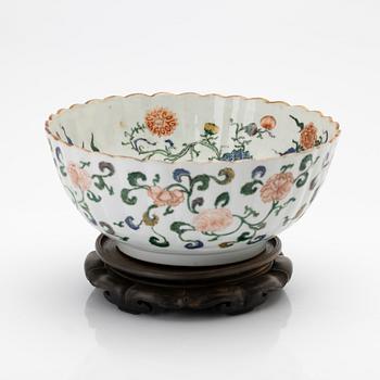 Bowl, porcelain, China, Qing dynasty, Qianlong (1736–95).