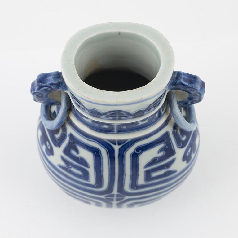 A blue and white chinese bronze shaped vase, 20th Century.
