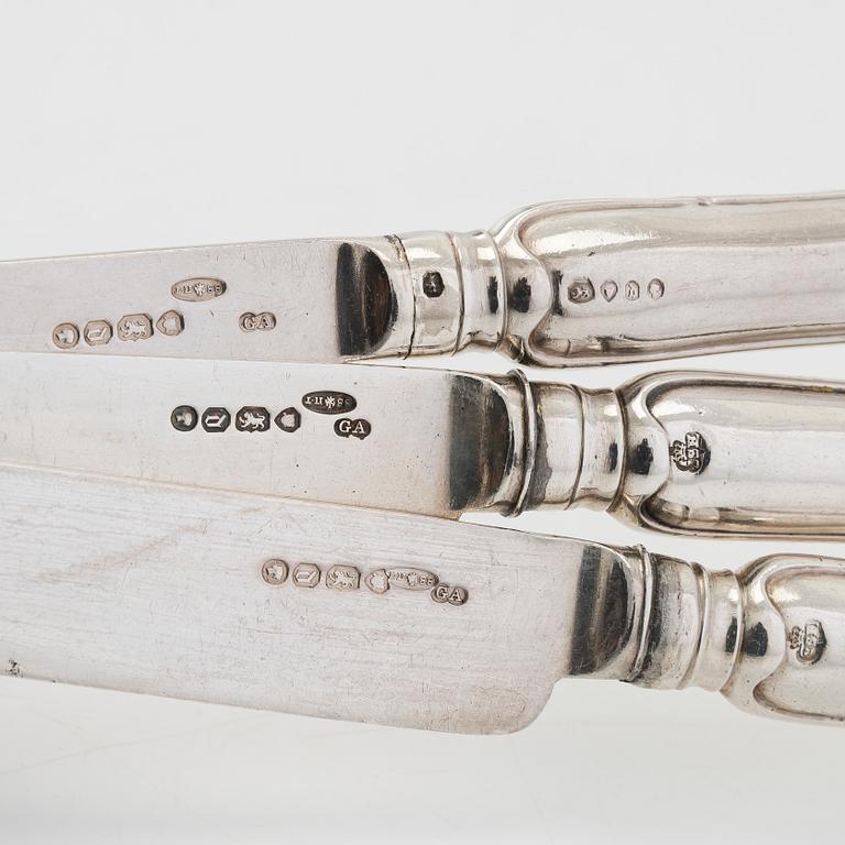 John Samuel Hunt, haarukoita ja veitsiä, 12 kpl, sterlinghopeaa, Lontoo 1859, venäläiset tuontileimat 1882-1898.