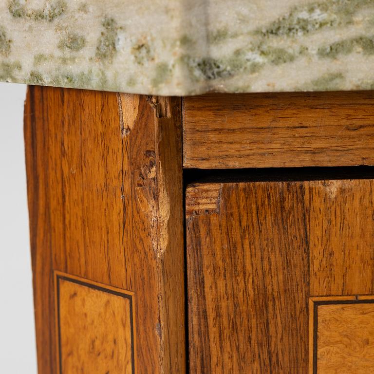 Chest of drawers, Gustavian style, 19th century.