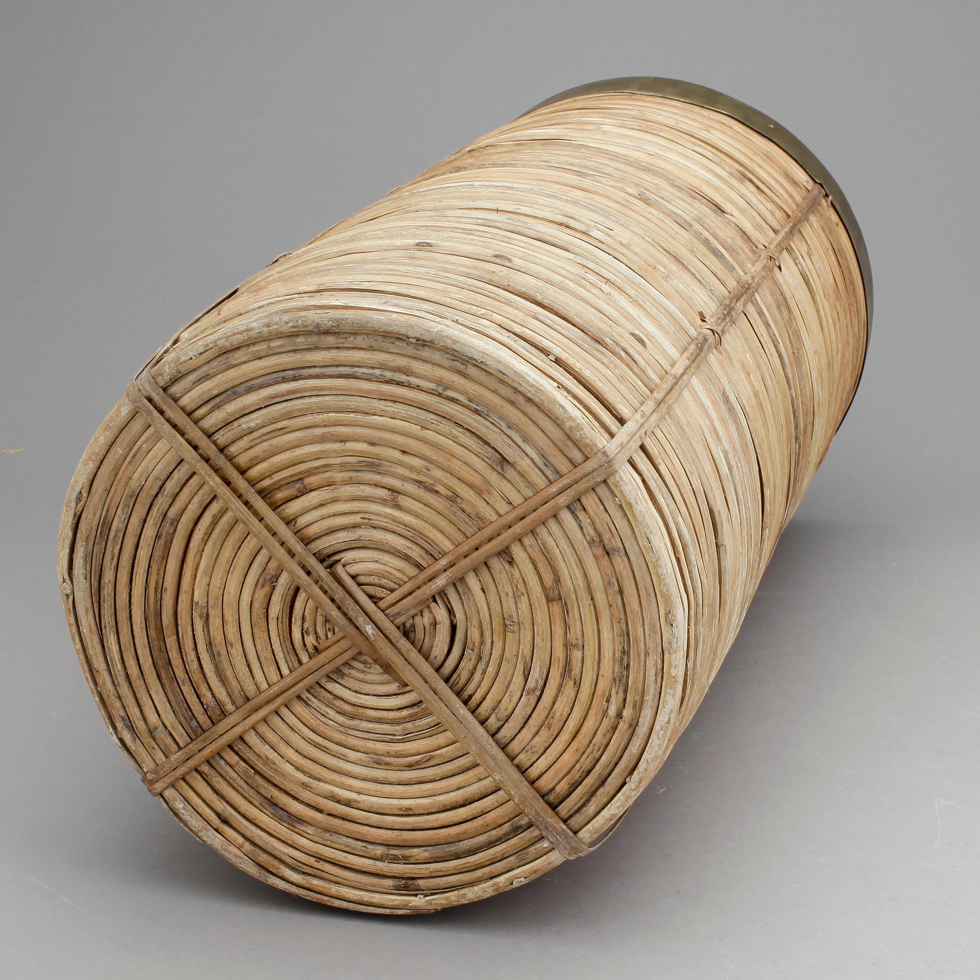 PARAPLYSTÄLL, 1900-talets första hälft.