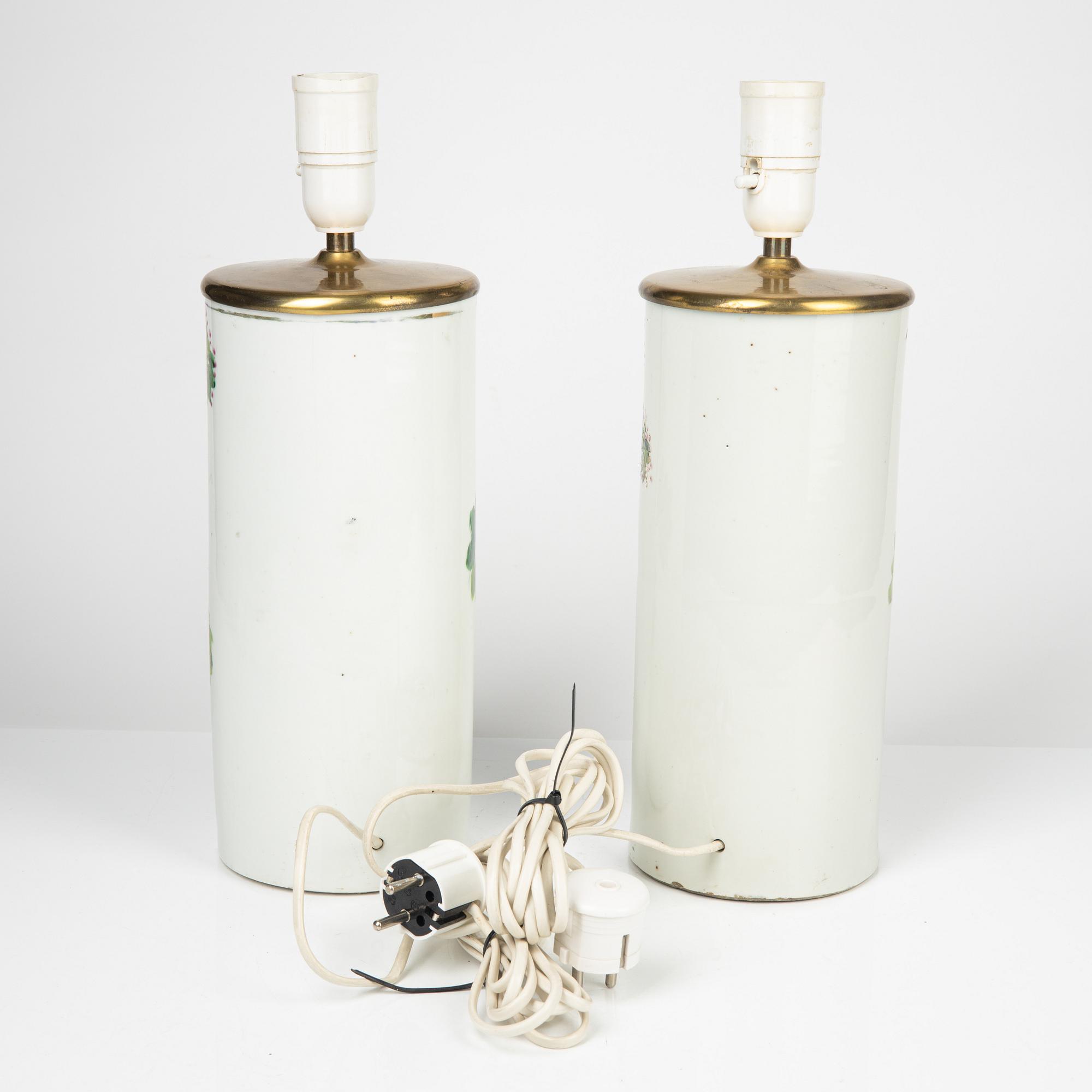 Ett par penselvaser omgjorda till bordslampor, porslin, Kina, 1900-tal.