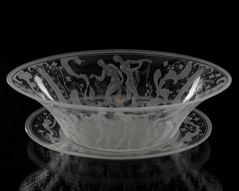 Simon Gate, an engraved bowl with stand, Orrefors 1928.