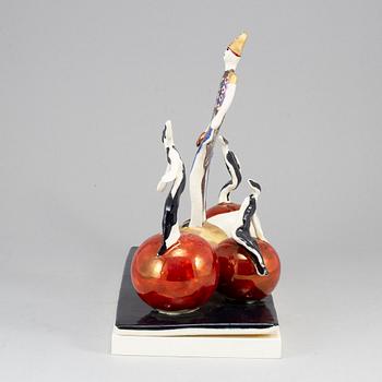 TIMO SARVIMÄKI, skulptur, clowner på bollar, Rörstrand.