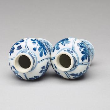 A pair of blue and white miniature vases, Qing dynasty, Kangxi (1662-1722).