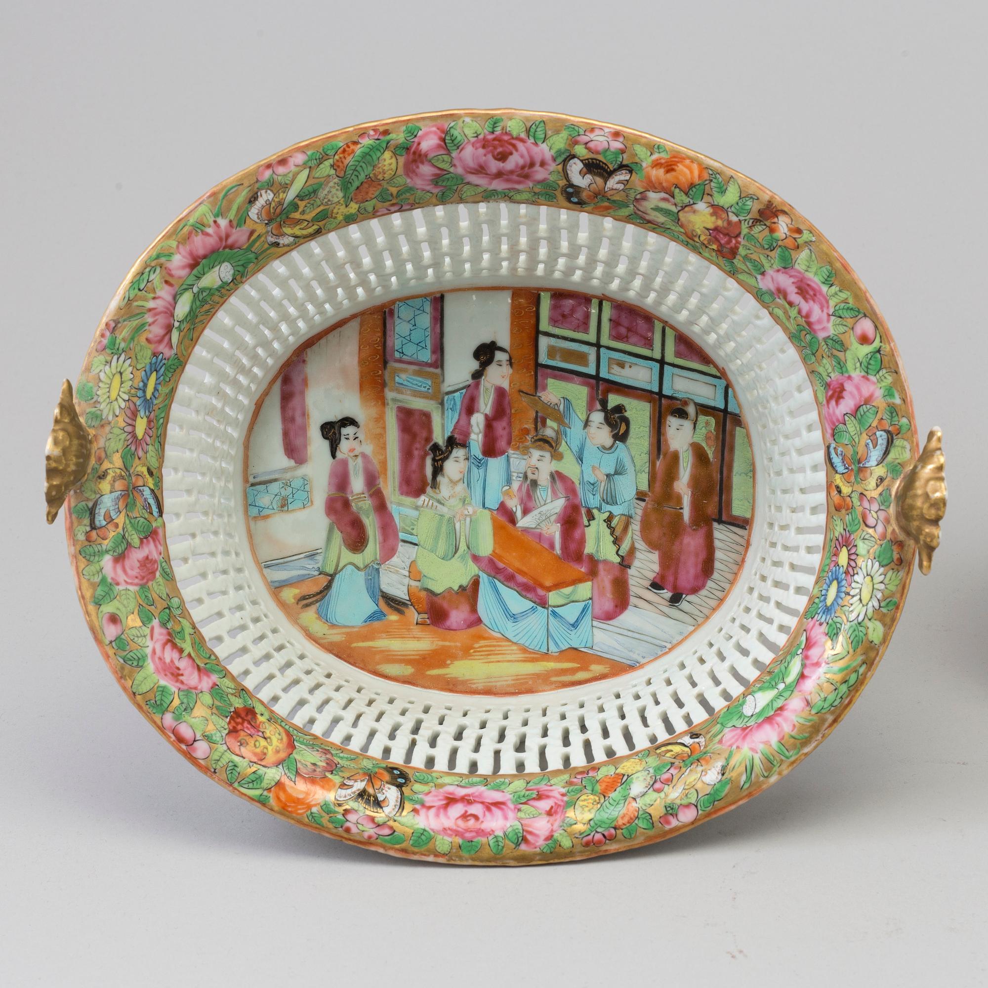 A famille rose porcelain chestnut basket with dish, Canton, Qing dynasty, 19th century.