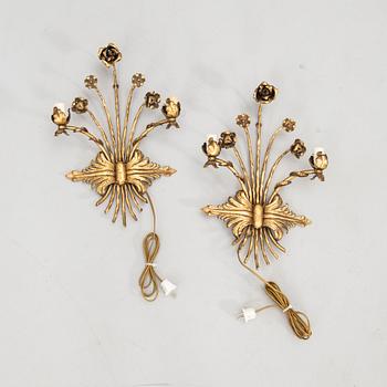 Wall lamps, a pair from the mid-20th century.