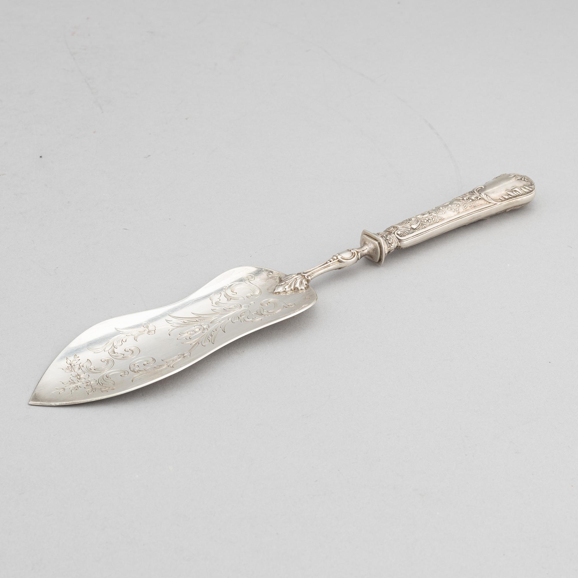 A French silver cake server, mark of Armand Fresnais, Paris (1877-1927).