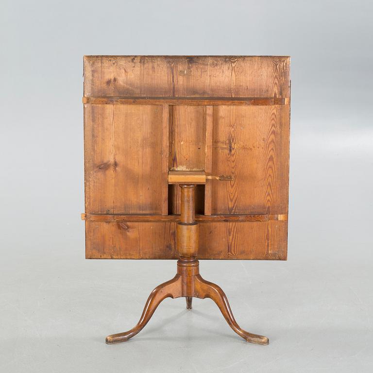 A folding table by Lorentz Lundelius (1776-1805).