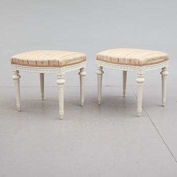 TABURETTER, 1 par, gustaviansk stil, 1900-talets mitt.