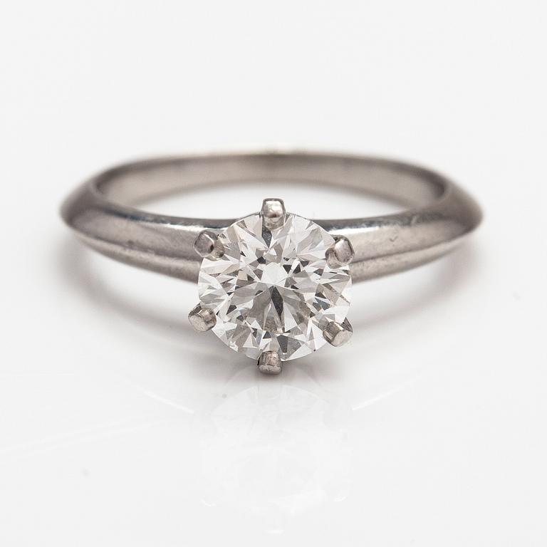 Tiffany & Co, Ring, platina och diamant ca 1.08 ct. Märkt Tiffany & Co, 18974568.