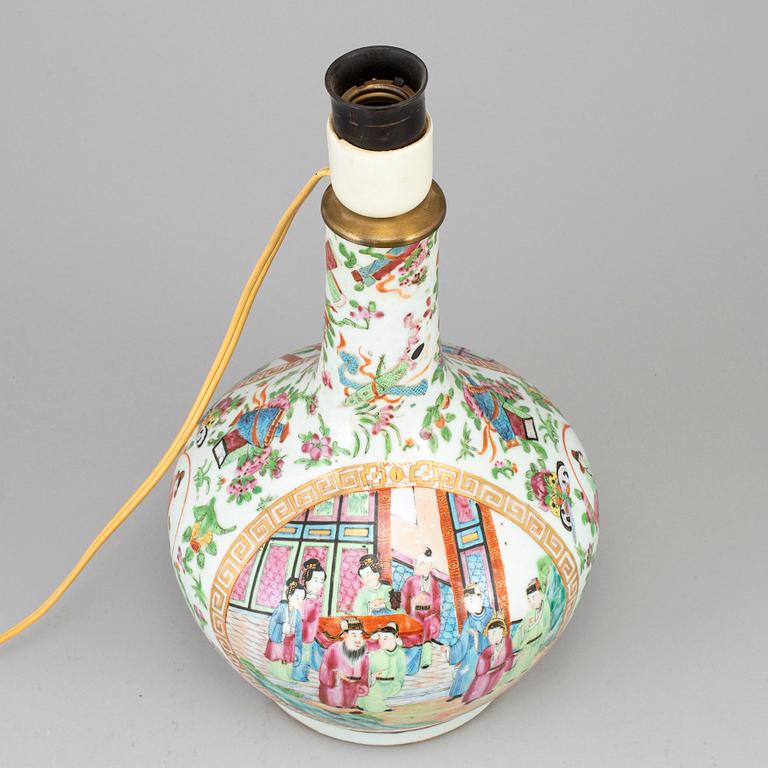 A famille rose canton vase turned into a table lamp, Qing dynasty, late 19th century.