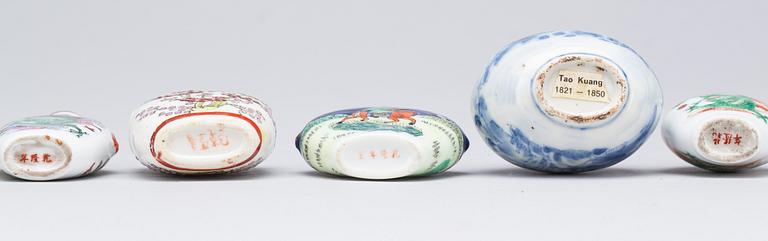 SNUSFLASKOR, 6 st. Porslin och glas, Kina 1800/1900-tal.