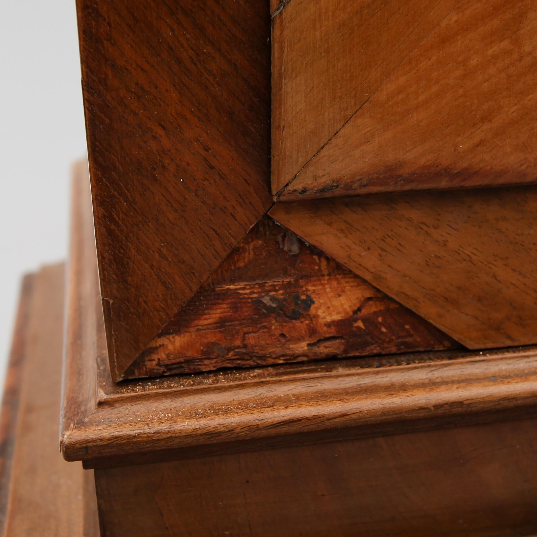 SKÅP PÅ BENSTÄLLNING, delvis rokoko, Sydeuropa, 1700-/1900-tal.