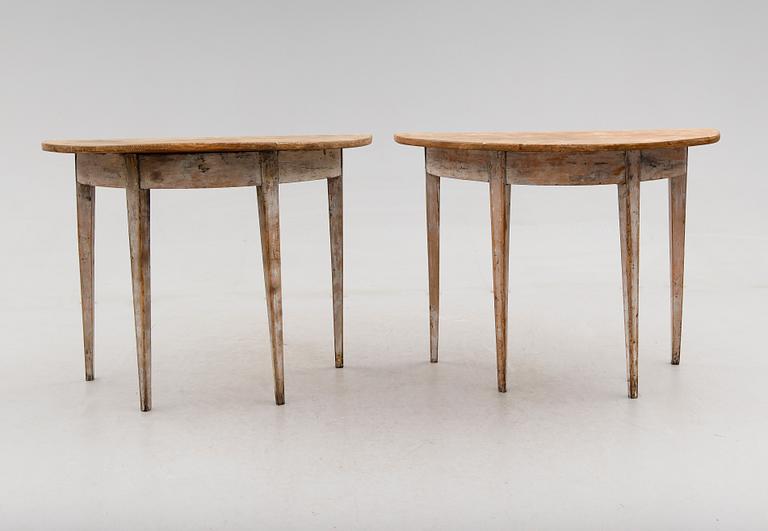 VÄGGBORD, 1 par, omkring år 1800.