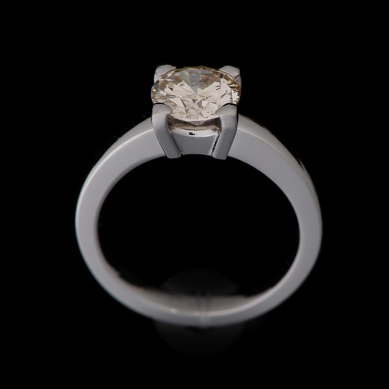 RING, briljantslipad diamant 1,50 ct, 14K vitguld. Thomas Holmström, Helsingfors 2012.