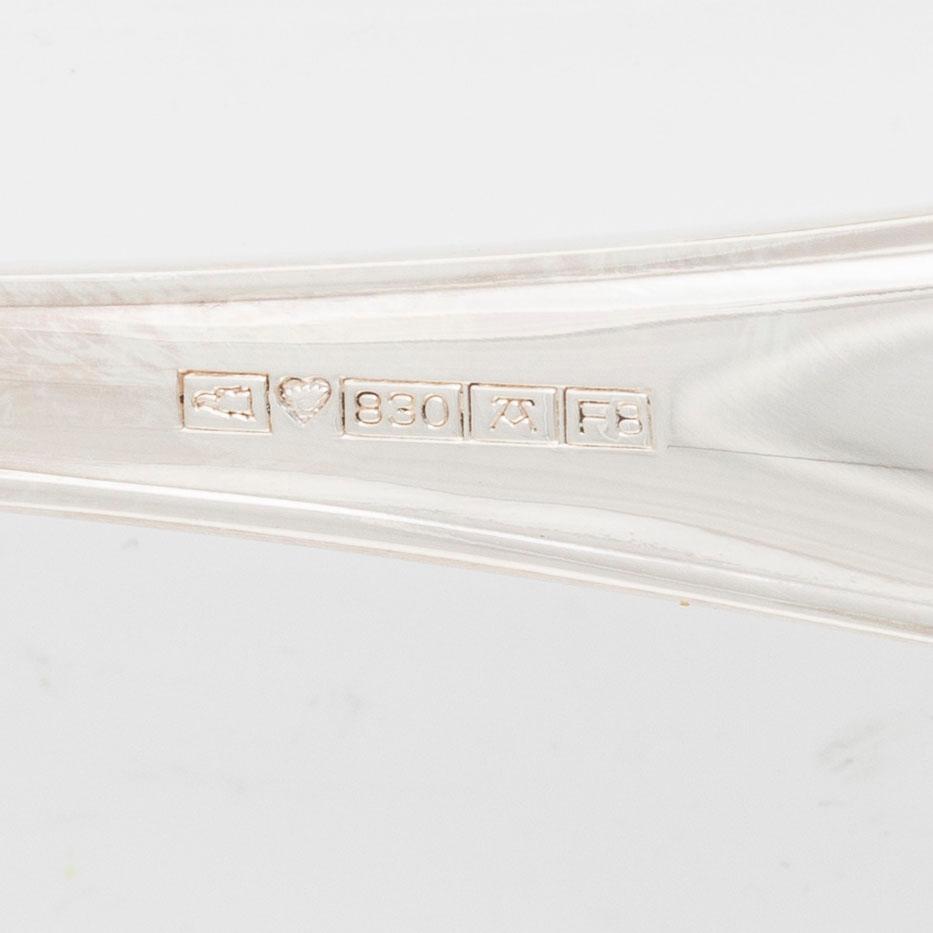 Besticksuppsättning i schatull, 96 delar, silver, Finland. Modell Viktoria. 1900-talets andra hälft.