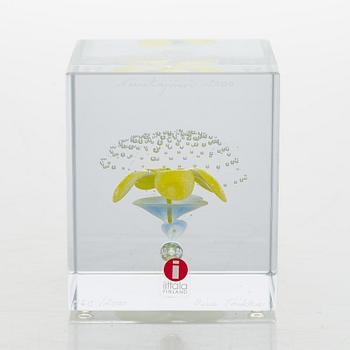 Oiva Toikka, an annual glass cube 2000, signed Oiva Toikka Nuutajärvi 2000, 960/2000.