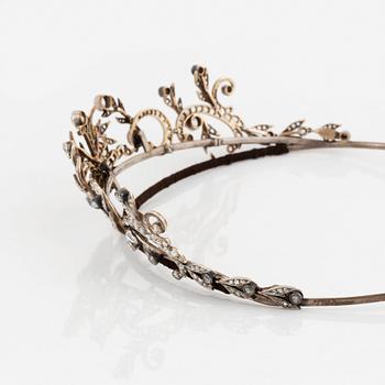 A tiara/necklace combination with old- and rose-cut diamonds.