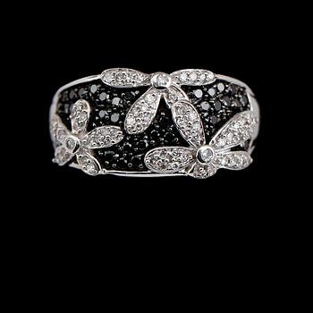 RING, 14 k vitguld, briljantslipade diamanter tot 0.50 ct.