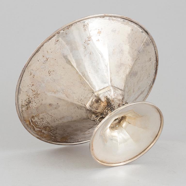 W.A. BOLIN, skål på fot, silver, Stockholm, 1925.