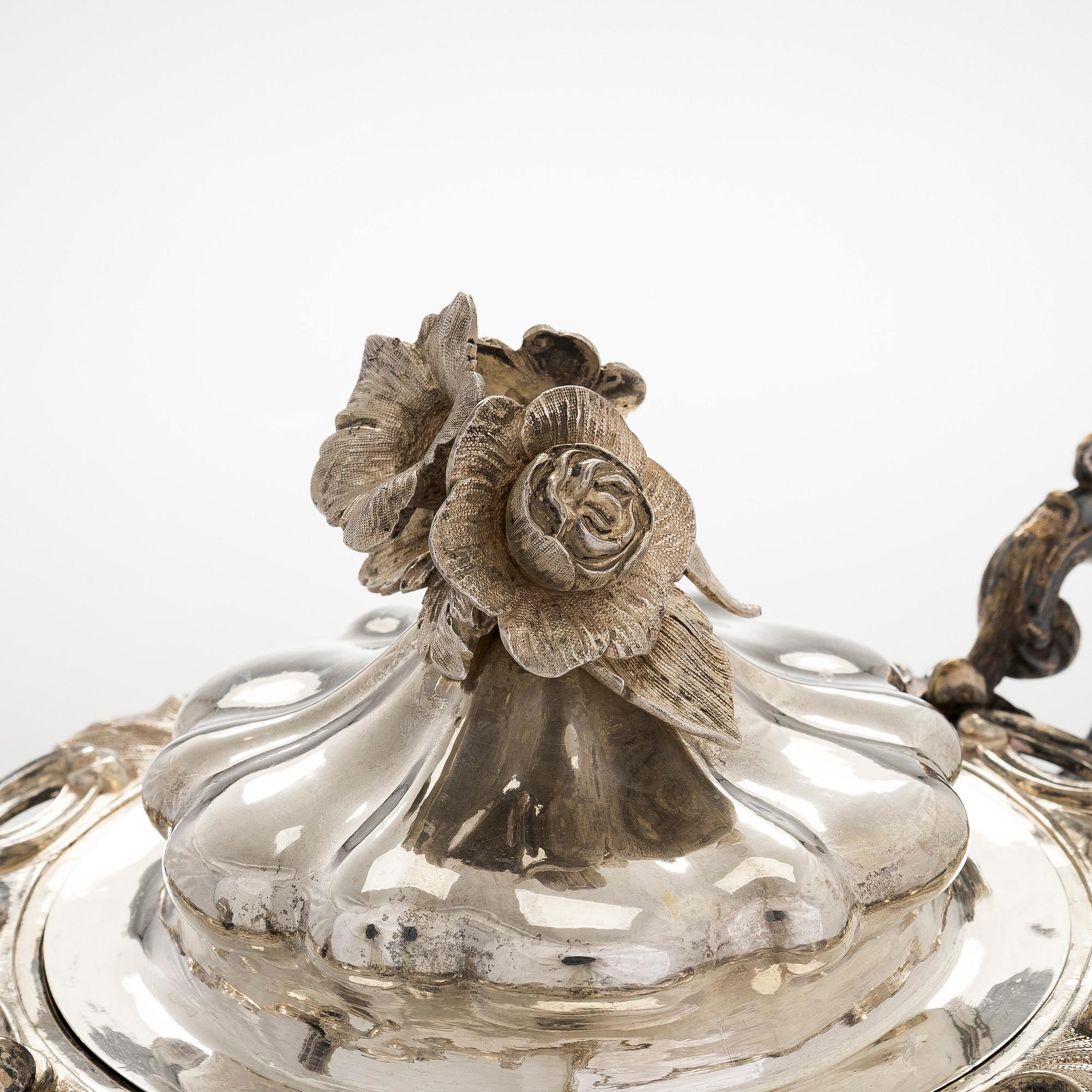 A footed Neo Rococo silver bowl with lid, maker's mark of Johan Theodor Palmgren, Norrköping, Sweden 1885-86.