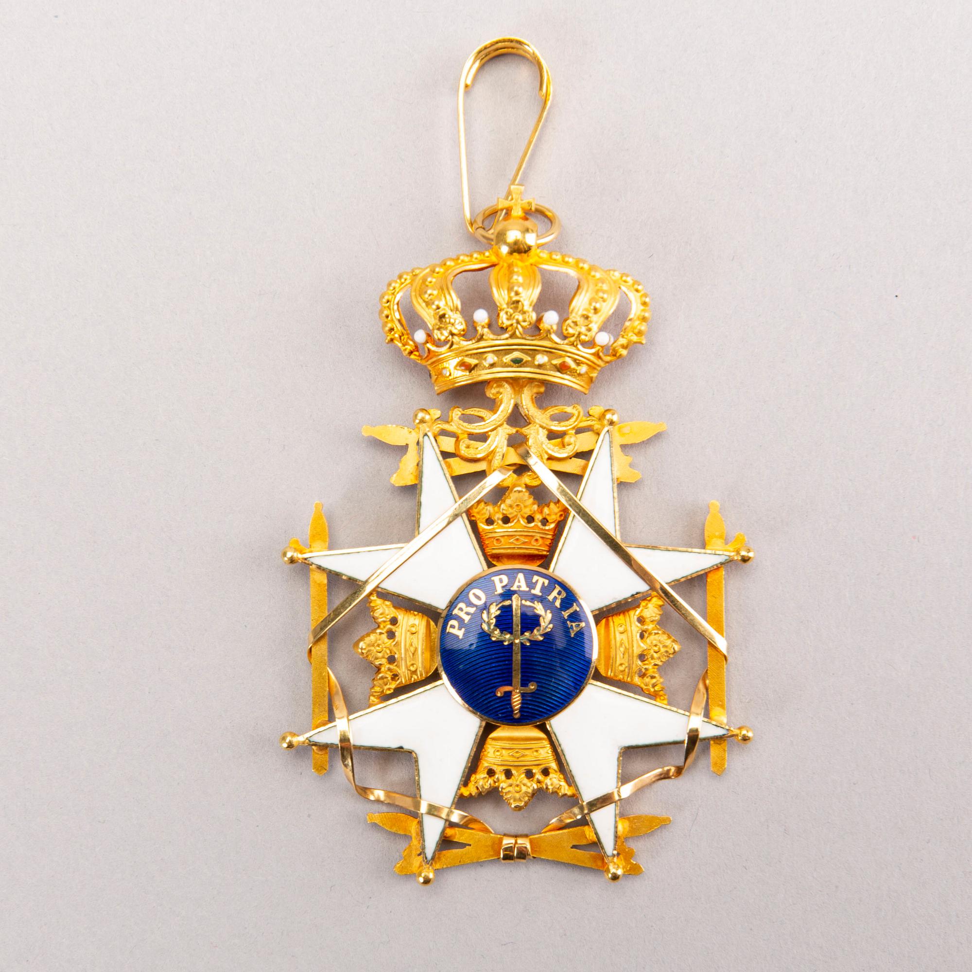 Swords of the Knights Cross Enamel on 18K CF Carlman 1960
total weight 31 gram.