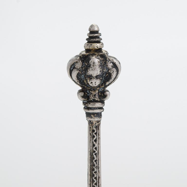 Brännvinssked, silver, barock, 1600-tal. Icke identifierad stämpel.