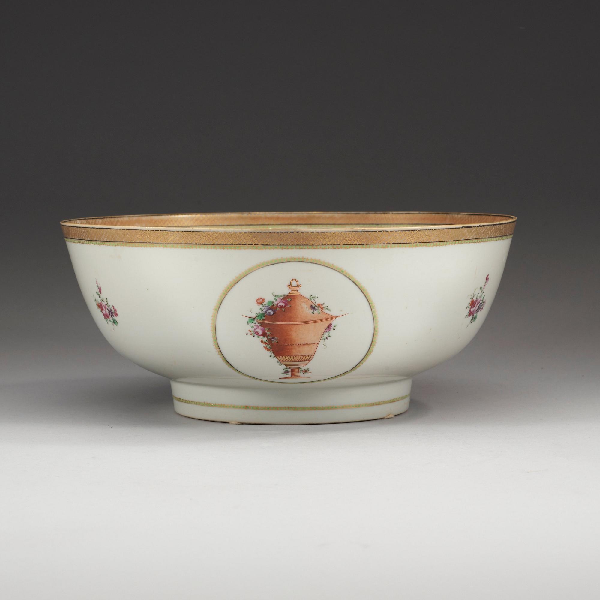 A famille rose punch bowl, Qing dynasty, Qianlong (1736-95).
