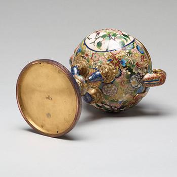 A cloisonné censer with cover, Qing dynasty, circa 1900.