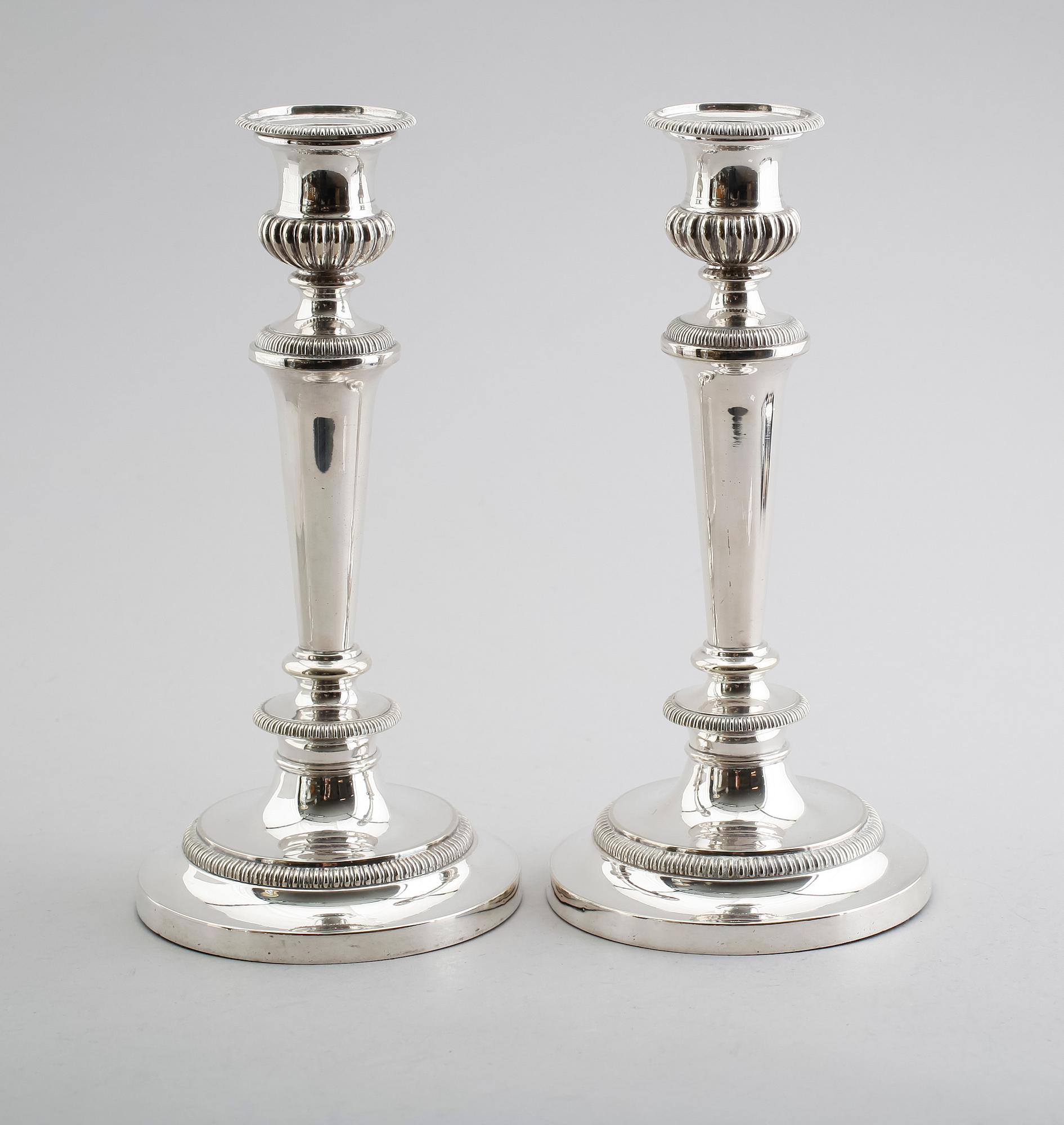 LJUSSTAKAR, 1 par, nysilver, gustaviansk stil, 1900-talets första hälft.