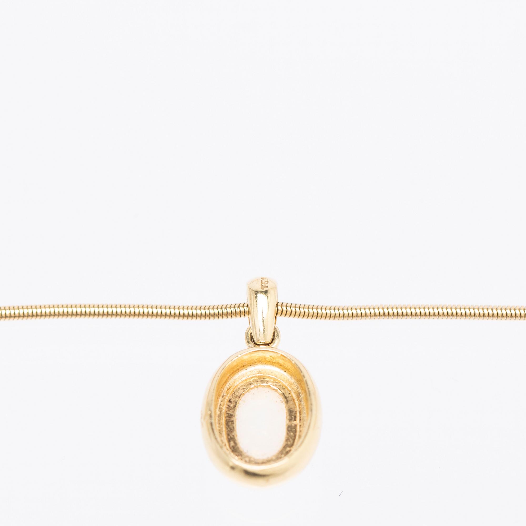 Necklace, 18k gold with opal.