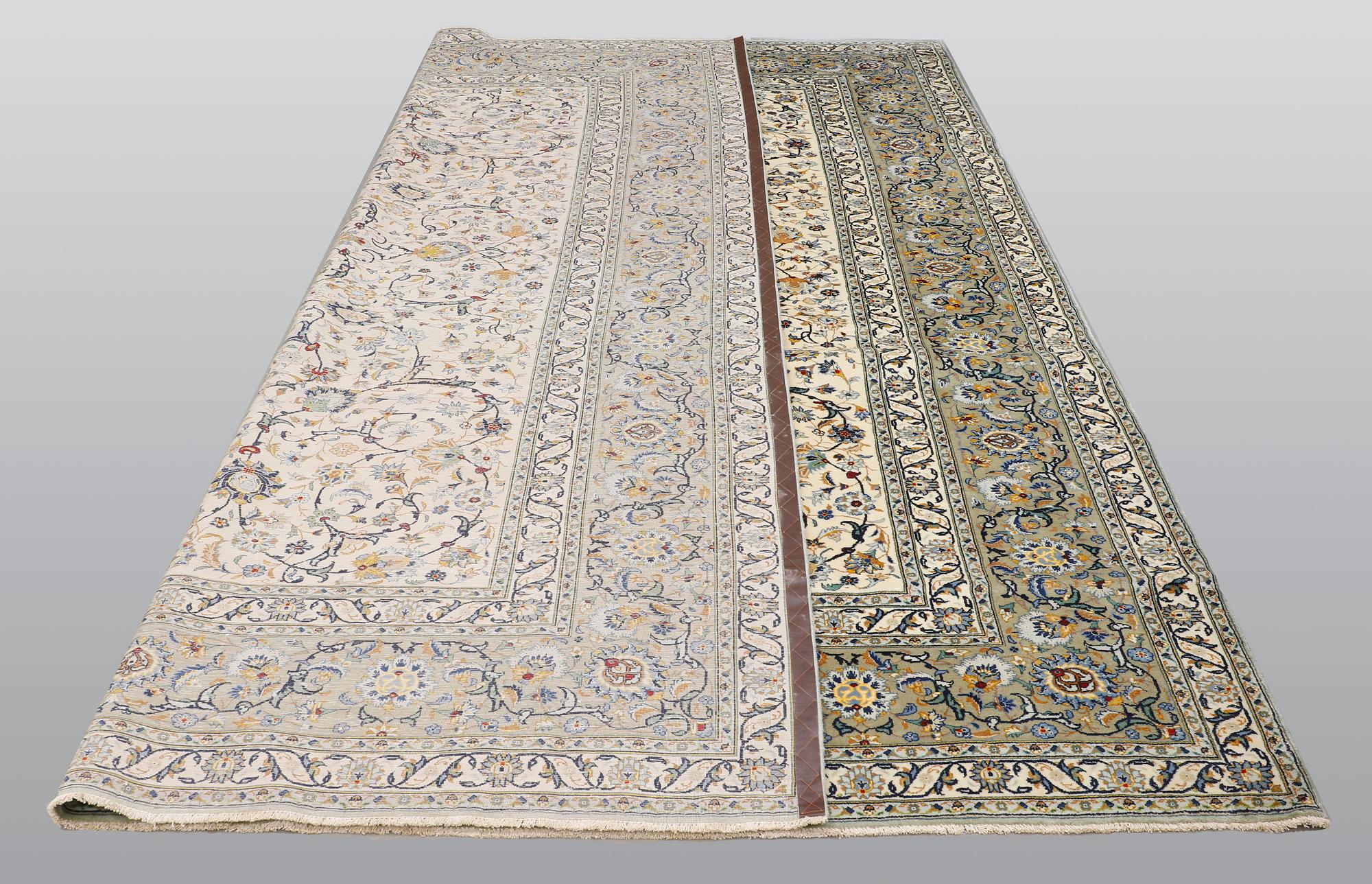 A carpet, Kashan, ca 389 x 295 cm.