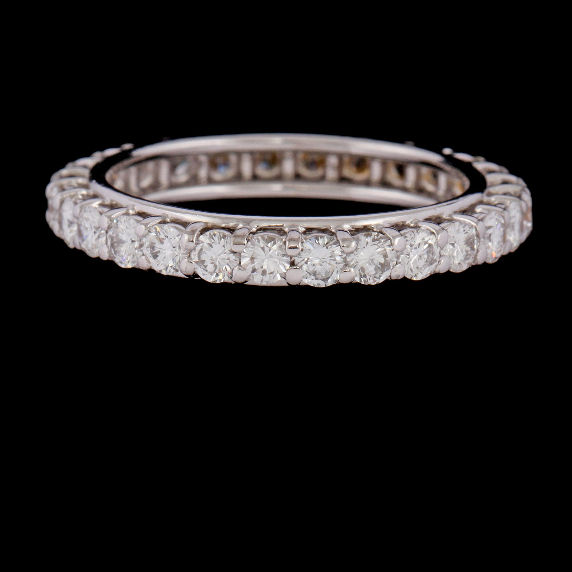 RING, 18k vitguld med briljantslipade diamanter, totalt ca 1.50 ct. Vikt 3 g.