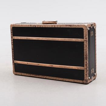 RESEKOFFERT, 1900-talets första hälft.